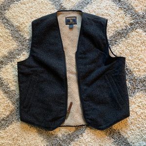 Woolrich Sherpa Lined Wool Blend Vest. Men’s Med.